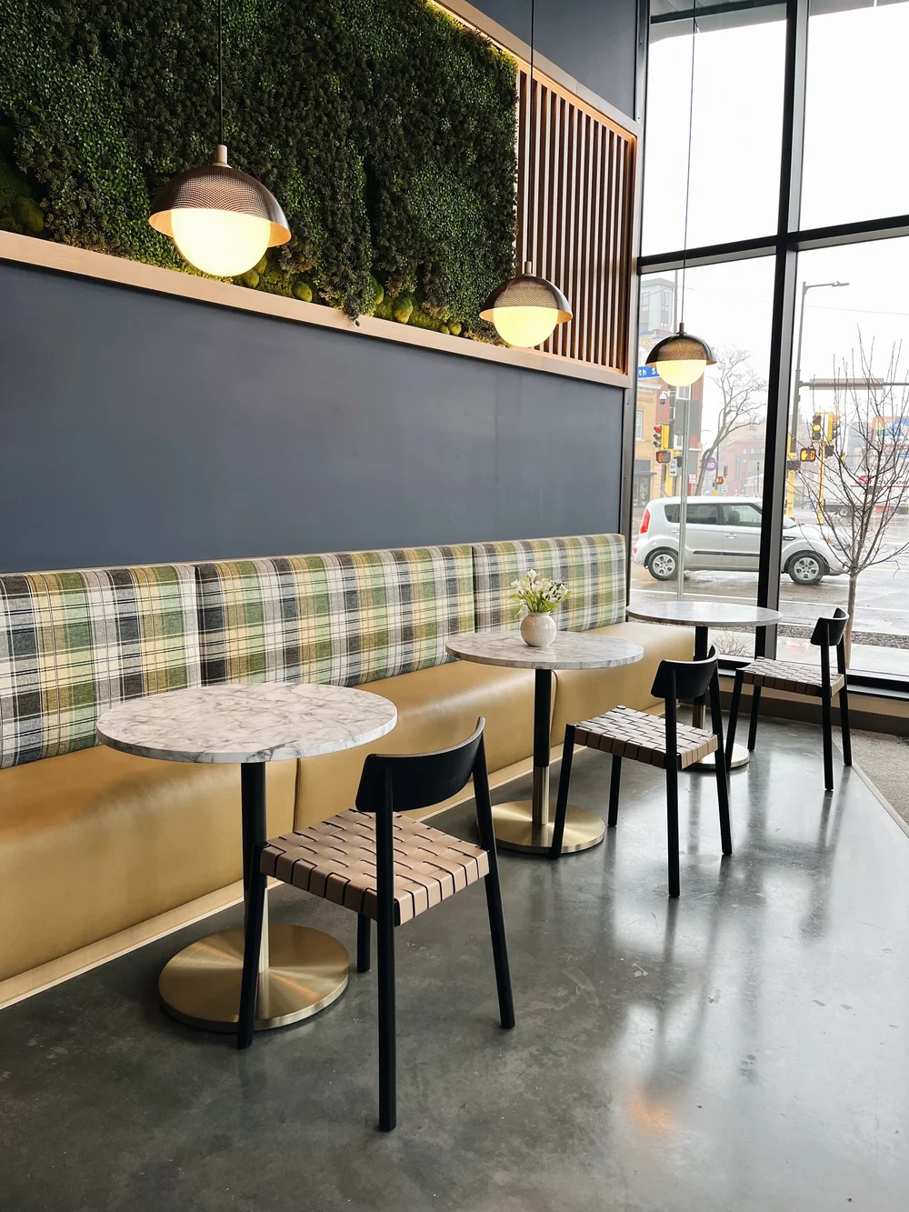 Café Banquette & Plaid Backrest